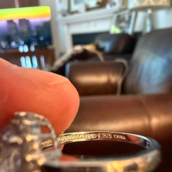 Sterling Silver and Blue Teardrop Ring - Picture 4 of 8